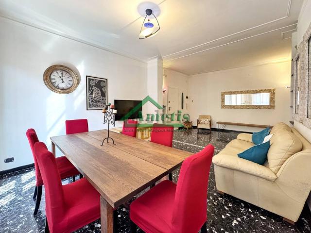 Appartamento in vendita di 121 m² in Via Argine Destro