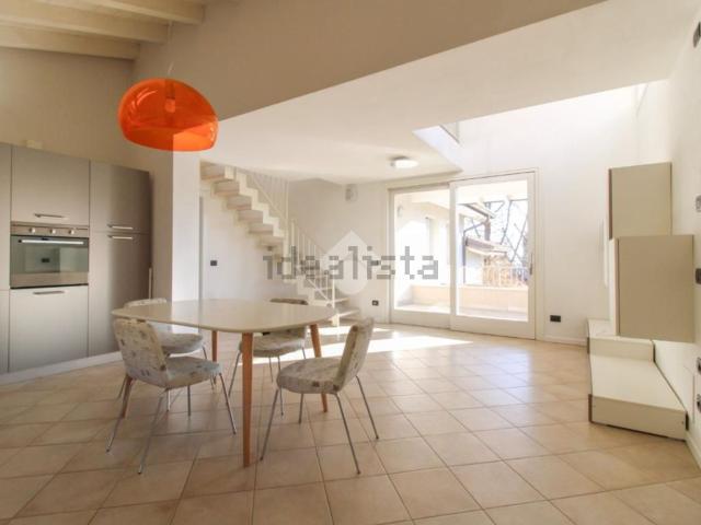 Appartamento in vendita di 121 m² in Via Gardesana