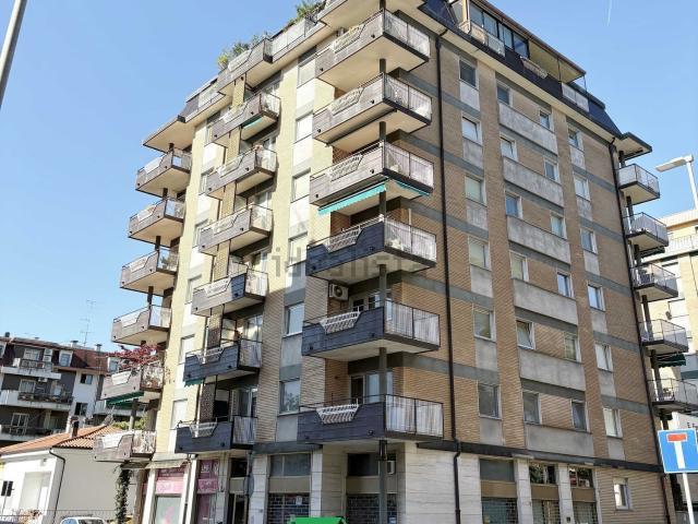 Appartamento in vendita di 121 m² in Via Giuseppe Parini, 23