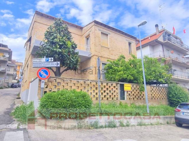 Appartamento in vendita di 121 m² in Via Gian Lorenzo Bernini, 22