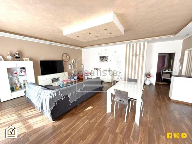 Appartamento in vendita di 121 m² in Via Giosuè Carducci