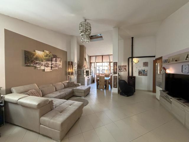 Appartamento in vendita di 121 m² in Via Donica