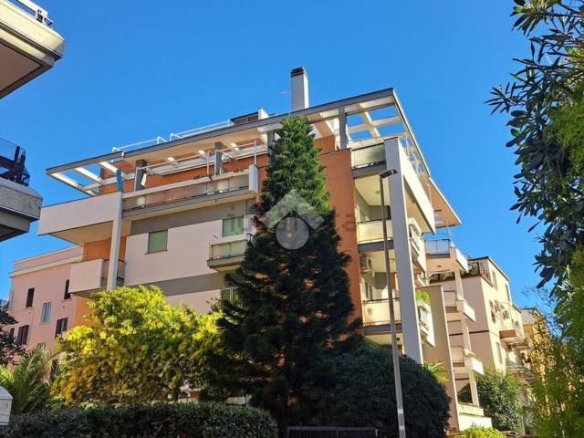Appartamento in vendita di 121 m² in Via dei Lucilii