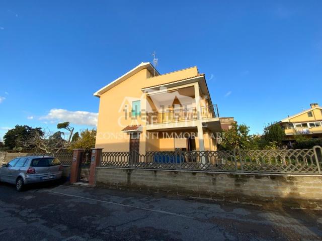 Appartamento in vendita di 121 m² in Via del Falco, 9
