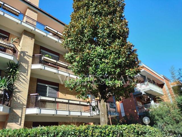Appartamento in vendita di 121 m² in Via della Camilluccia