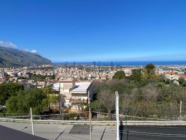 Appartamento in vendita di 121 m² in Via Francesco Cangialosi
