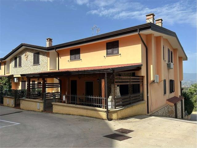 Appartamento in vendita di 121 m² in Via Fratelli Bandiera