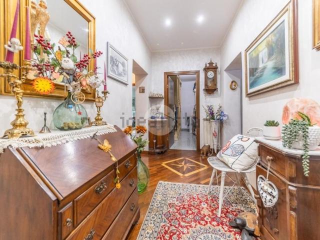 Appartamento in vendita di 121 m² in Via Monghio
