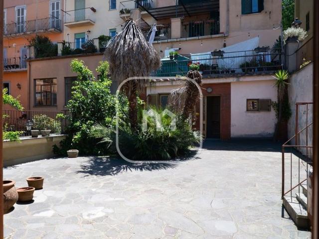 Appartamento in vendita di 121 m² in Via Nino Bixio