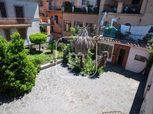 Appartamento in vendita di 121 m² in Via Nino Bixio