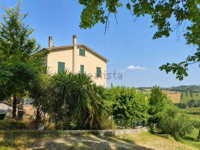 Appartamento in vendita di 121 m² in Via Senigalliese, 94