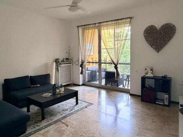 Appartamento in vendita di 121 m² in Via Sporting Mirasole, 20