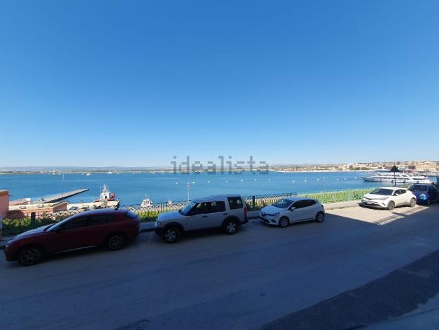 Appartamento in vendita di 121 m² in Via Pompeo Picherali, 10