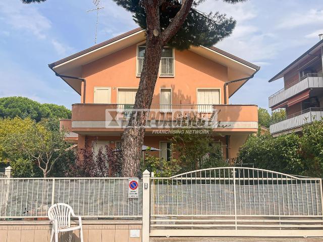 Appartamento in vendita di 121 m² in Via Pinarella, 405