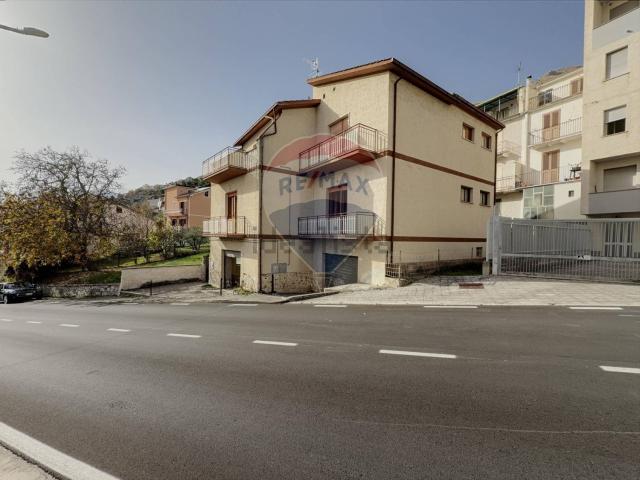 Appartamento in vendita di 121 m² in Via Provinciale Taranta Peligna, 10