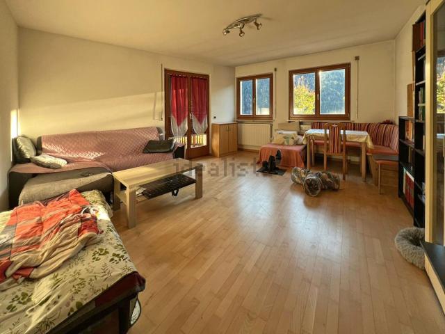 Appartamento in vendita di 121 m² in Via Tulpe, 49