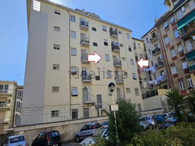 Appartamento in vendita di 121 m² in Via Ugo Foscolo