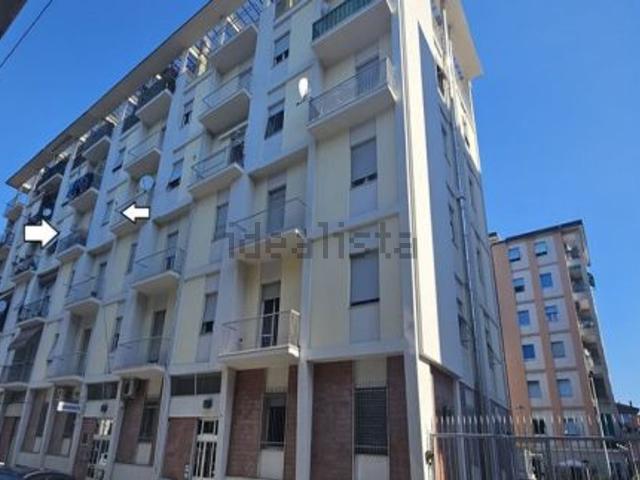 Appartamento in vendita di 121 m² in Via Ugo Foscolo