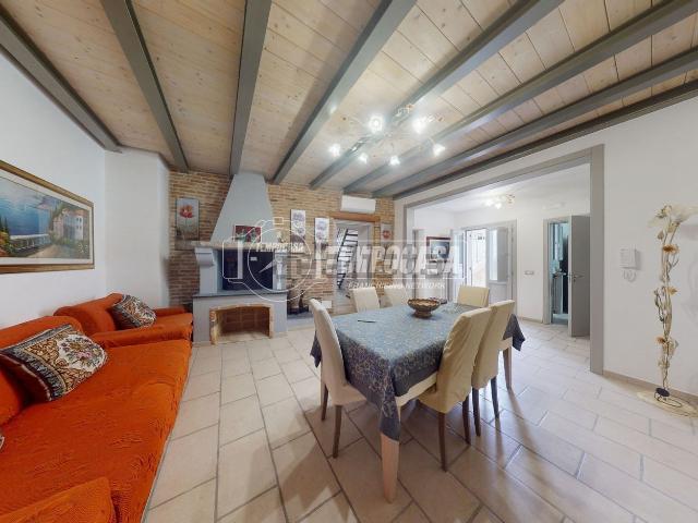 Appartamento in vendita di 121 m² in Piazza Sant&apos Oronzo, 38