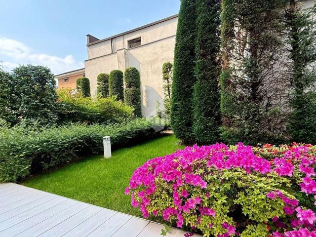 Appartamento in vendita di 110 m² in Via Antonio Locatelli, 5