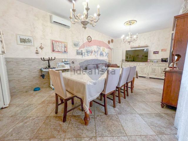 Appartamento in vendita di 122 m² in Via Alcantara, 10
