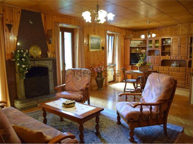 Appartamento in vendita di 122 m² in Via Barzona, 4