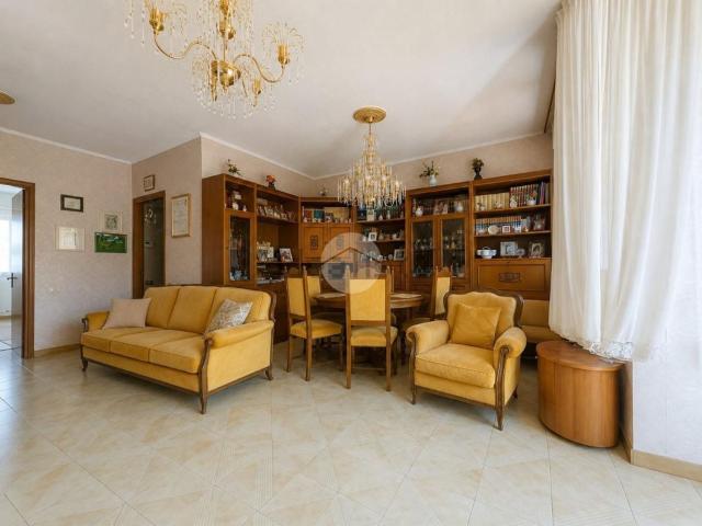 Appartamento in vendita di 122 m² in Via dell&apos Automobilismo, 200