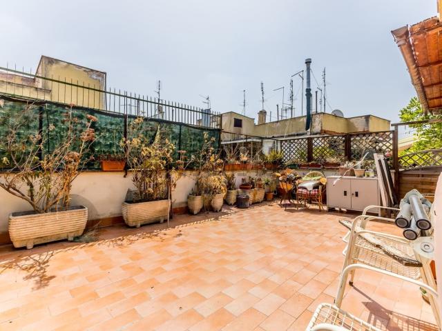 Appartamento in vendita di 122 m² in Via di Villa Bonelli