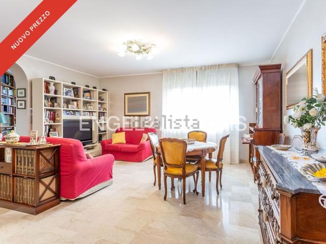 Appartamento in vendita di 122 m² in Via Mosca