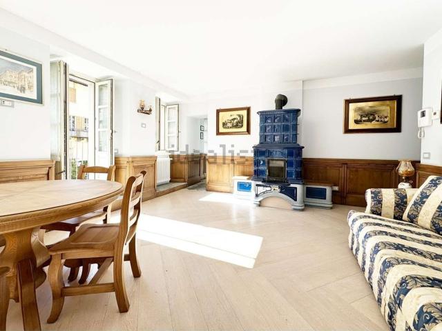 Appartamento in vendita di 122 m² in Via Santa Rosalia, 1