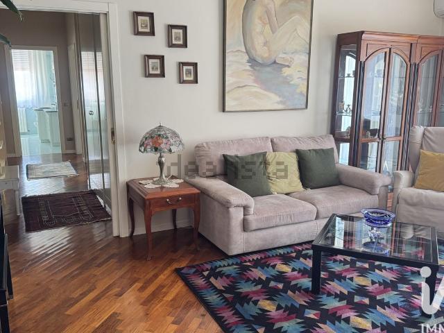 Appartamento in vendita di 122 m² in Via Ugo Foscolo, 58