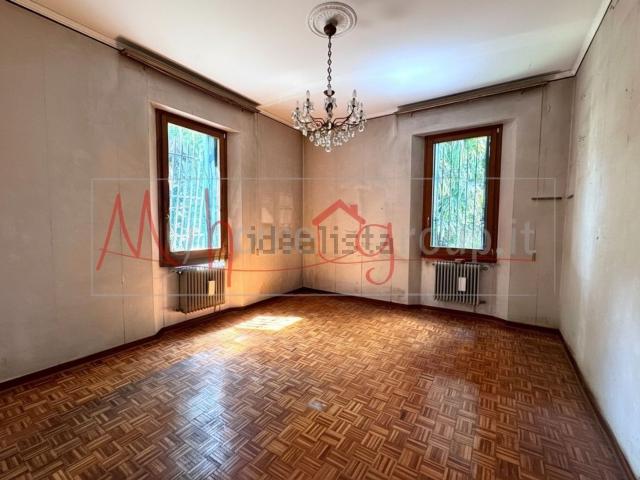 Appartamento in vendita di 122 m² in Via Volturno