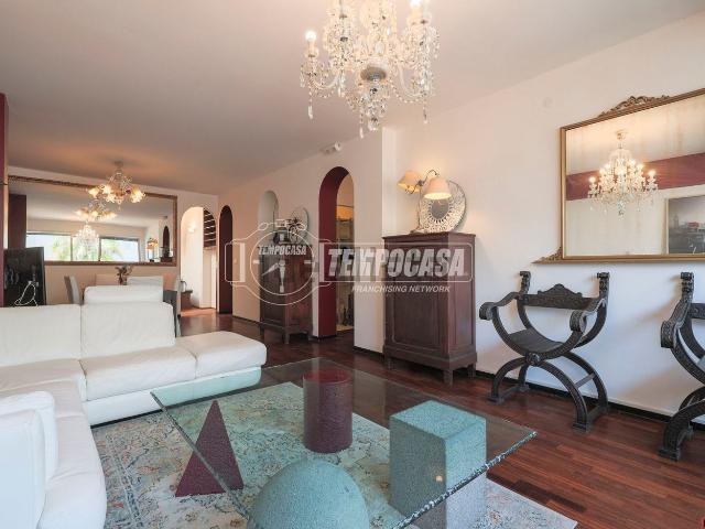 Appartamento in vendita di 122 m² in Viale Antonio Gramsci