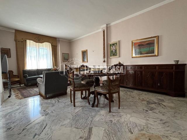 Appartamento in vendita di 122 m² in Piazza Cesare Battisti, 10