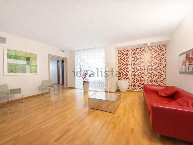 Appartamento in vendita di 122 m² in Piazza IV Novembre, 6