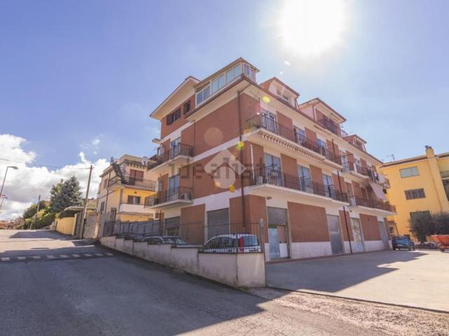 Appartamento in vendita di 123 m² in Via del Mare, 86