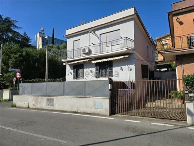 Appartamento in vendita di 123 m² in Via Cornelia