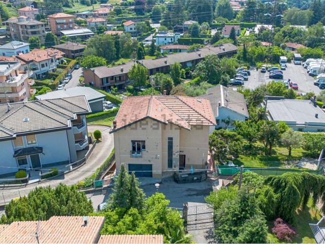 Appartamento in vendita di 123 m² in Via Cesare Mascetti