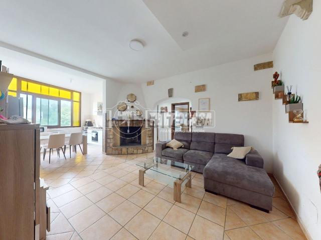 Appartamento in vendita di 123 m² in Via Basilicata, 34