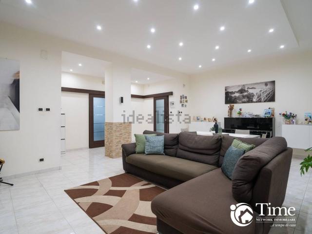 Appartamento in vendita di 123 m² in Via Giuseppe Macherione