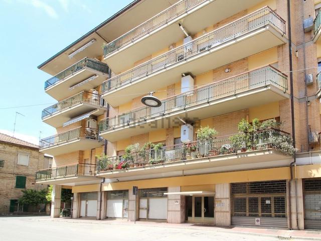Appartamento in vendita di 123 m² in Via dei Piceni, 146