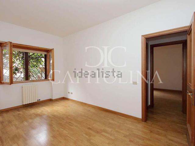 Appartamento in vendita di 123 m² in Via della Mendola