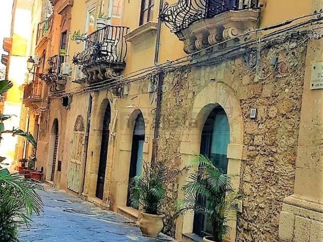 Appartamento in vendita di 123 m² in Via Dione