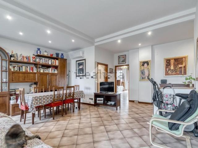 Appartamento in vendita di 123 m² in Via Emilia Levante, 80