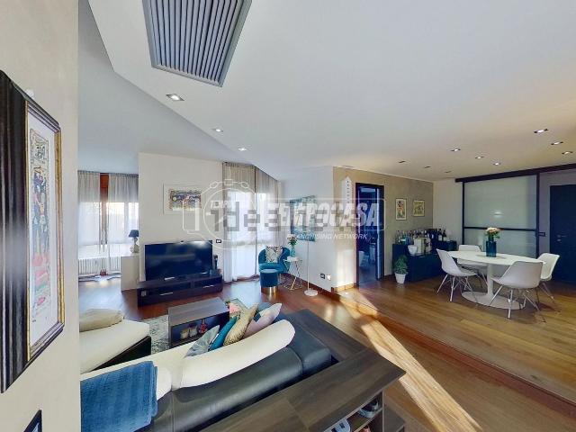Appartamento in vendita di 123 m² in Via Enrico Cialdini, 54