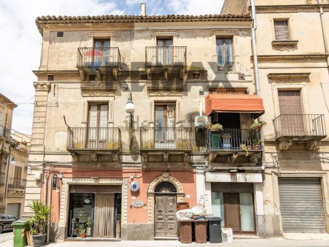 Appartamento in vendita di 123 m² in Via Francesco Crispi, 6