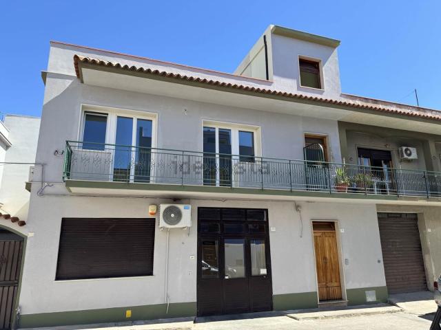 Appartamento in vendita di 123 m² in Via Francesco Lutri, 31
