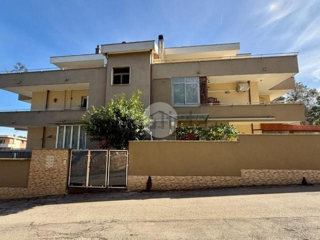 Appartamento in vendita di 123 m² in Via Lago Isoletta, 45