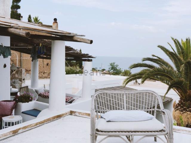 Appartamento in vendita di 123 m² in Via Lipari, 98050