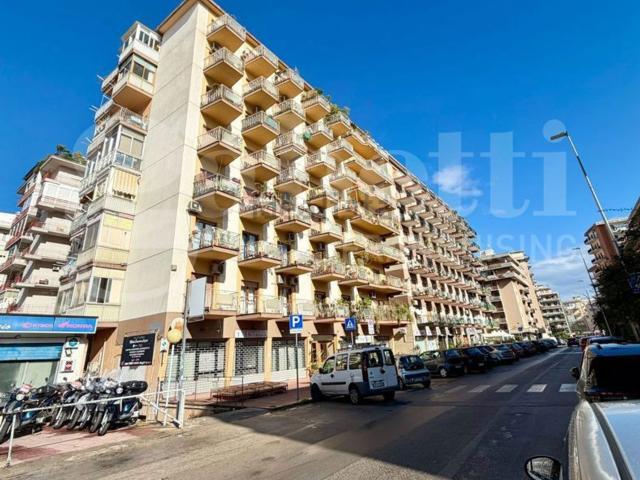 Appartamento in vendita di 123 m² in Via Mongerbino, 37